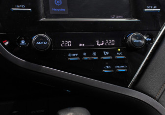 Подержанный автомобиль Toyota Camry Sedan 2020 года (18 фото)