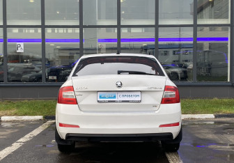 Подержанный автомобиль Skoda Octavia Liftback 2013 года (6 фото)