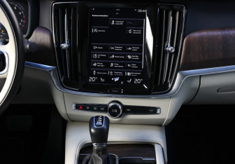 Подержанный автомобиль Volvo S90 2021 года (15 фото)