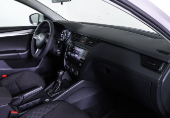 Подержанный автомобиль Skoda Octavia Wagon 2019 года (11 фото)