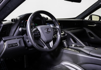 Подержанный автомобиль Lexus LC 2020 года (11 фото)