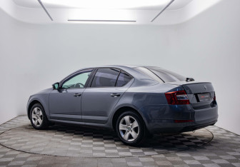 Подержанный автомобиль Skoda Octavia Liftback 2013 года (7 фото)
