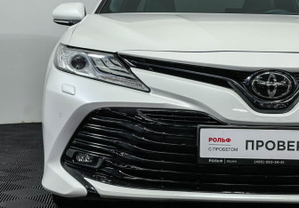Подержанный автомобиль Toyota Camry Sedan 2020 года (20 фото)