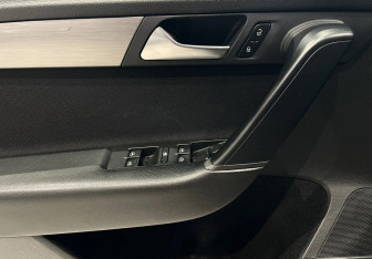 Подержанный автомобиль Volkswagen Passat Sedan 2012 года (16 фото)