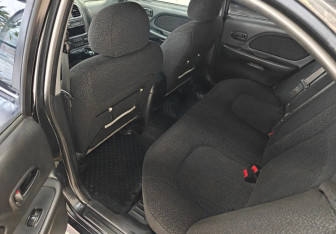 Подержанный автомобиль Hyundai Sonata 2005 года (14 фото)