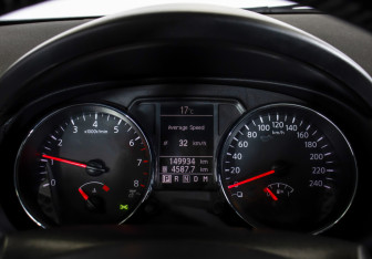 Подержанный автомобиль Nissan Qashqai 2011 года (11 фото)