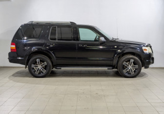 Подержанный автомобиль Ford Explorer 2008 года (10 фото)