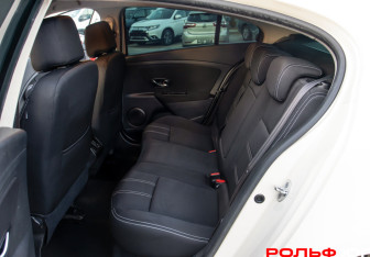 Подержанный автомобиль Renault Fluence 2013 года (8 фото)