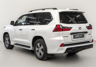 Подержанный автомобиль Lexus LX 2019 года (7 фото)
