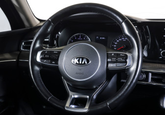 Подержанный автомобиль Kia K5 2020 года (12 фото)
