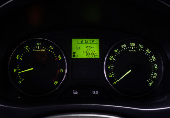 Подержанный автомобиль Skoda Fabia Hatchback 2011 года (11 фото)