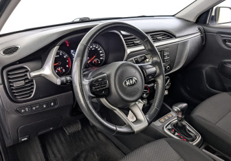 Подержанный автомобиль Kia Rio Sedan 2021 года (15 фото)