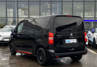 Подержанный автомобиль Peugeot Traveller 2020 года (7 фото)