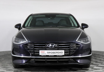 Подержанный автомобиль Hyundai Sonata 2021 года (2 фото)