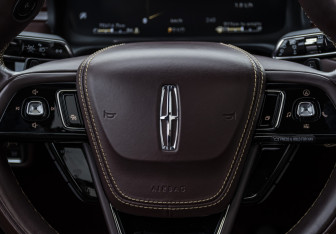 Подержанный автомобиль Lincoln Aviator 2020 года (11 фото)