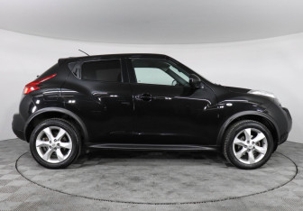 Подержанный автомобиль Nissan Juke 2011 года (4 фото)