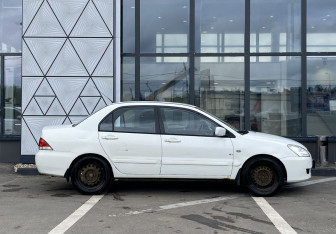 Подержанный автомобиль Mitsubishi Lancer Sedan 2009 года (4 фото)