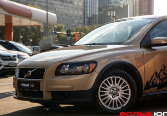 Подержанный автомобиль Volvo C30 2007 года (14 фото)