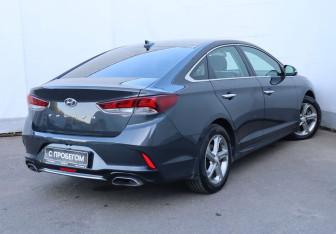 Подержанный автомобиль Hyundai Sonata 2017 года (4 фото)