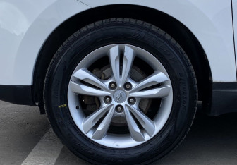 Подержанный автомобиль Hyundai ix35 2011 года (9 фото)