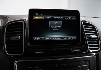 Подержанный автомобиль Mercedes-Benz GLE 2015 года (17 фото)