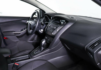 Подержанный автомобиль Ford Focus Hatchback 2016 года (10 фото)