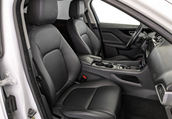 Подержанный автомобиль Jaguar F-Pace 2017 года (23 фото)