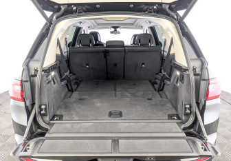 Подержанный автомобиль BMW X7 2019 года (10 фото)