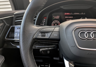Подержанный автомобиль Audi Q7 2022 года (29 фото)