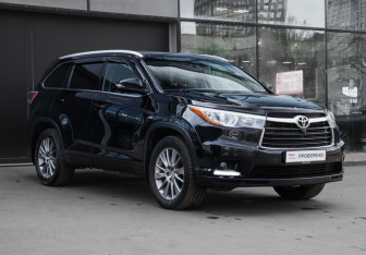 Подержанный автомобиль Toyota Highlander 2014 года (3 фото)