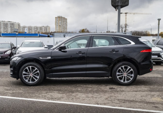 Подержанный автомобиль Jaguar F-Pace 2020 года (11 фото)