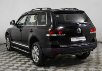 Подержанный автомобиль Volkswagen Touareg 2007 года (7 фото)
