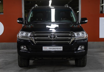 Подержанный автомобиль Toyota Land Cruiser Suv 2015 года (2 фото)
