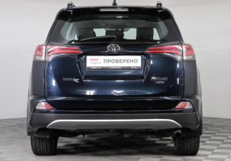 Подержанный автомобиль Toyota RAV4 2016 года (6 фото)