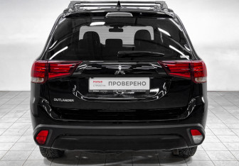 Подержанный автомобиль Mitsubishi Outlander 2021 года (6 фото)