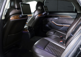 Подержанный автомобиль Audi A8 2019 года (11 фото)