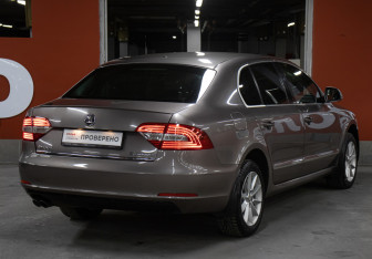Подержанный автомобиль Skoda Superb Liftback 2014 года (5 фото)