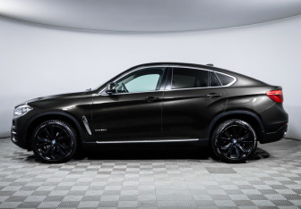 Подержанный автомобиль BMW X6 2016 года (8 фото)