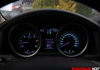 Подержанный автомобиль Toyota Land Cruiser Suv 2010 года (10 фото)