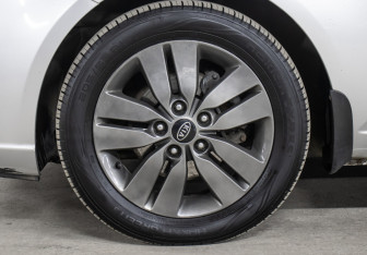 Подержанный автомобиль Kia Cerato Sedan 2012 года (19 фото)