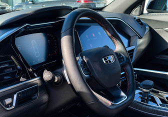 Подержанный автомобиль Geely Tugella 2023 года (13 фото)