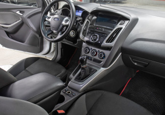Подержанный автомобиль Ford Focus Hatchback 2011 года (10 фото)