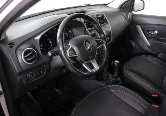 Подержанный автомобиль Renault Logan Sedan 2021 года (9 фото)