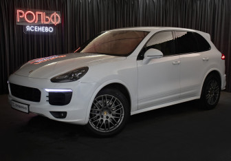 Подержанный автомобиль Porsche Cayenne 2017 года (22 фото)