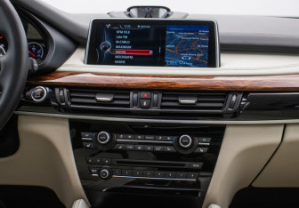 Подержанный автомобиль BMW X5 M 2015 года (14 фото)