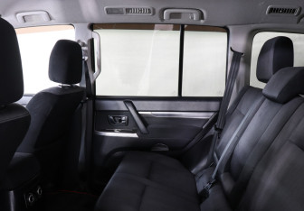 Подержанный автомобиль Mitsubishi Pajero 2012 года (10 фото)