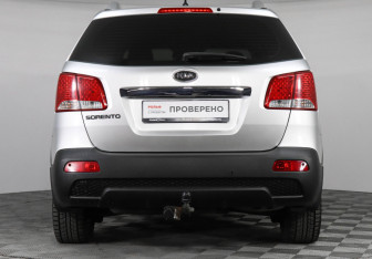 Подержанный автомобиль Kia Sorento 2012 года (6 фото)