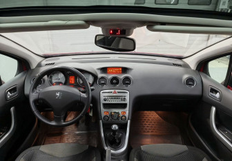 Подержанный автомобиль Peugeot 308 Hatchback 2008 года (11 фото)