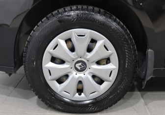 Подержанный автомобиль Renault Fluence 2012 года (9 фото)