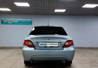 Подержанный автомобиль Daewoo Nexia Sedan 2012 года (6 фото)